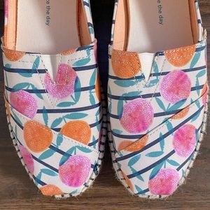 NWT & FREE SHIP - Toms Alpargata Espadrille “Squeeze the Day”